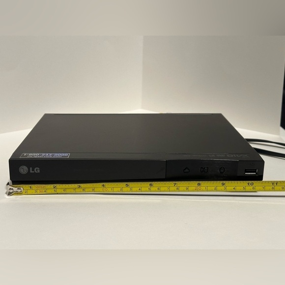LG DVD Player with Remote - Picture 11 of 12